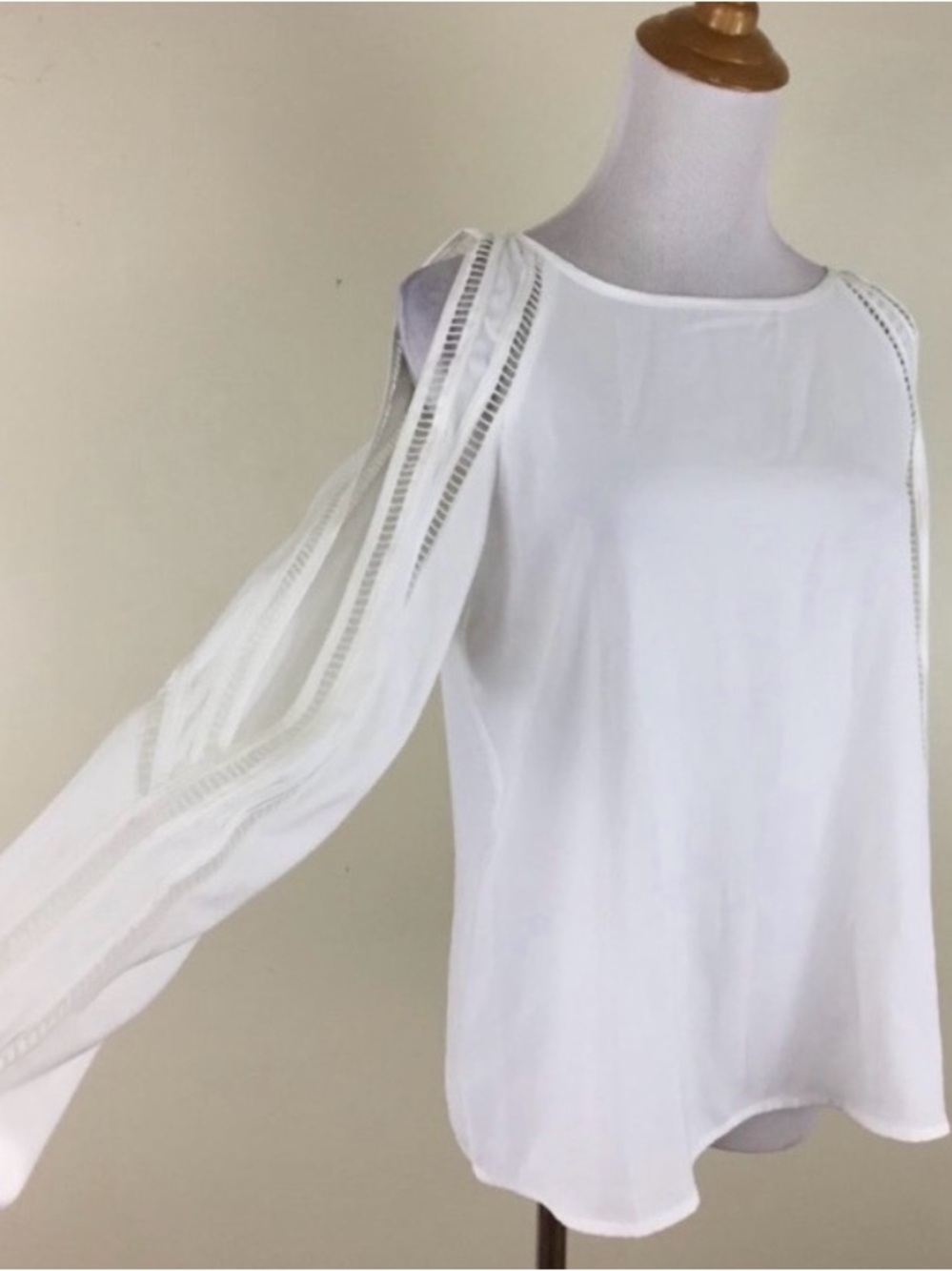 GOLDRAY White Cambrey Lattice Cold Shoulder Blouse Size Small NWT Vacation sexy